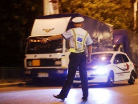Cu viteza în sânge: tras pe dreapta şi lăsat fără permis, după ce a fost depistat gonind cu 127 de kilometri la oră, pe bulevardul Mamaia